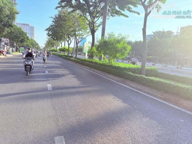 Cần Bán Nhà Phố NGUYỄN TRÃI NGUYỄN XIỂN X7Tầng Thang Máy Ngõ Ô Tô Kinh Doanh Sầm Uất