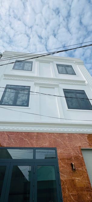 NHÀ MỚI ĐẸP 3 TẦNG GẦN LÊ VĂN THỊNH QUẬN 2
