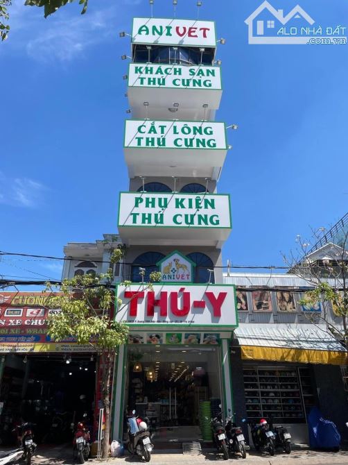 Cho thuê nhà 1T4L mặt tiền đường CMT8, trung tâm Biên Hoà. 4,2x32m 133m 4 lầu. Giá 25tr/th
