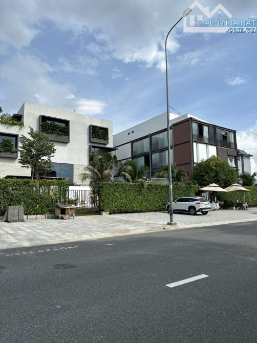 Bán nhà mặt tiền Nguyễn Duy Trinh - 23x120m ( nở hậu )Cn:3500m2. Giá :150 tỷ TL (43 tr/m2)