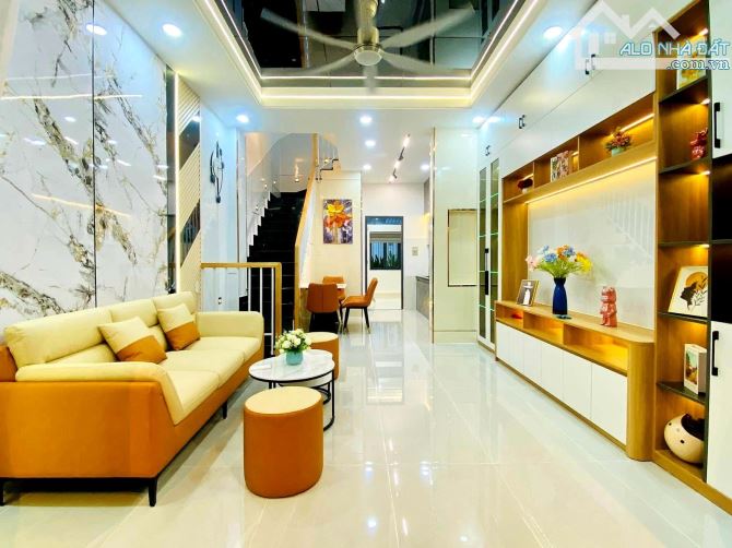 NHÀ ĐẸP GẦN CV LÀNG HOA - 3 PHÒNG NGỦ FULL NỘI THẤT - 66m2 6.25 TỶ