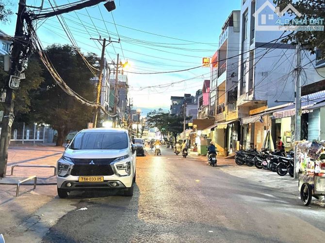 🏭 CHỈ 10,9TỶ SỞ HỮU NGAY NHÀ DƯƠNG BÁ TRẠC QUẬN 8 ,3 TẦNG ĐẸP HẺM XE HƠI .