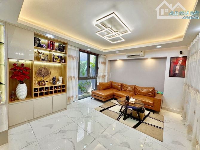 Bán Biệt thự Mặt tiền Nguyễn Thị nhỏ Tân bình. 5x27 nở hậu đẹp. 4 lầu giá chỉ 38 tỷ TL