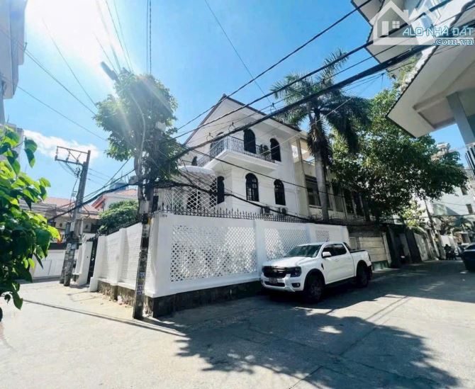 Góc 3 Mặt tiền Hẻm VIP NGUYỄN CỬU VÂN P.17, DT: 14x20m, 3 Tầng , HĐT:  130 Triệu, 52 Tỷ