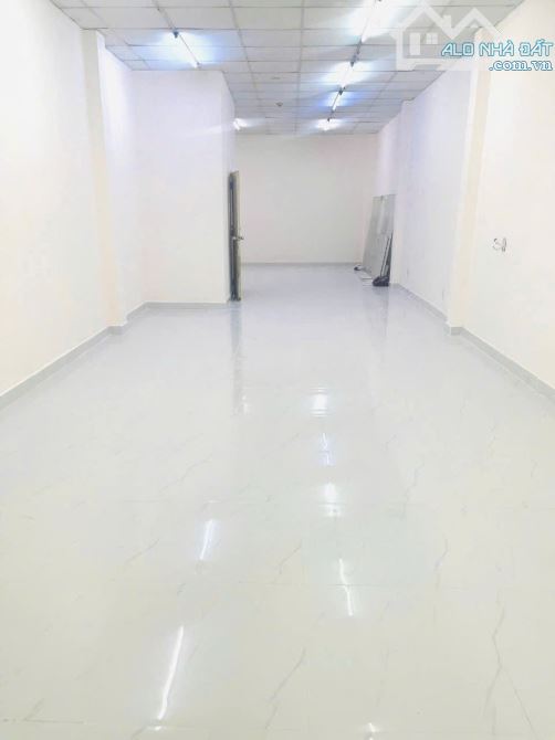 CHo thuê mbkd mặt tiền đường Lê văn thọ 5x25m trống suốt