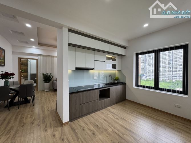 Bán căn hộ 3PN, 2WC, 100m2 tòa HH1 Dương Đình Nghệ, sẵn sổ, có thể sửa thành 3PN. Hộ khẩu