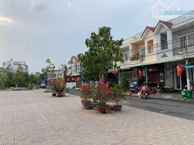 Bán Đất P. Tân Phong, Đối Diện Công Viên Khu Dân Cư Tân Phong, gần Trường THCS Tân Phong