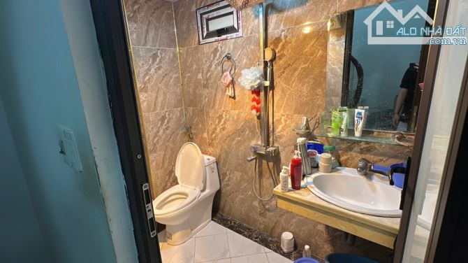 Cần Bán nhà phố Nguyễn Đức Cảnh : Vị Trí Đẹp - Ô Tô Đỗ Cổng - Mặt Tiền Rộng
