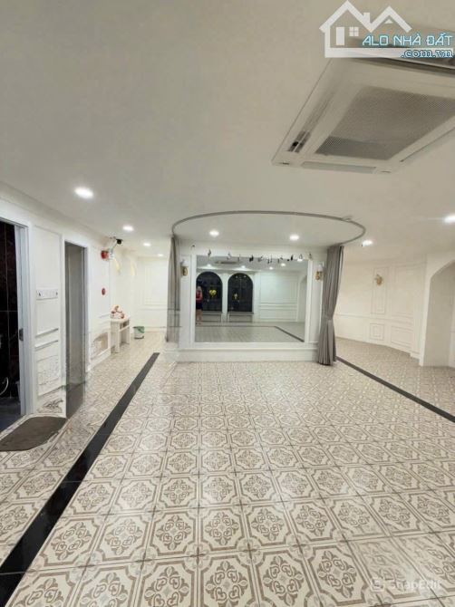 Bán tòa nhà 7 tầng có thang máy gần Đồng Khởi, Tam Hiệp, Biên Hòa, 255m2, giá 19 tỷ.