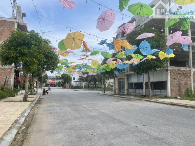 Bán đất lô đất đẹp nhất dự án Chợ Vực Biển Hải Tiến 2km