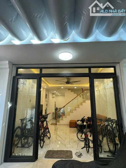 BÁN NHÀ ĐẸP 3 TẦNG – HẺM XE HƠI VIP TRẦN HƯNG ĐẠO – Q1 – 150M² SÀN – 19 TỶ TL