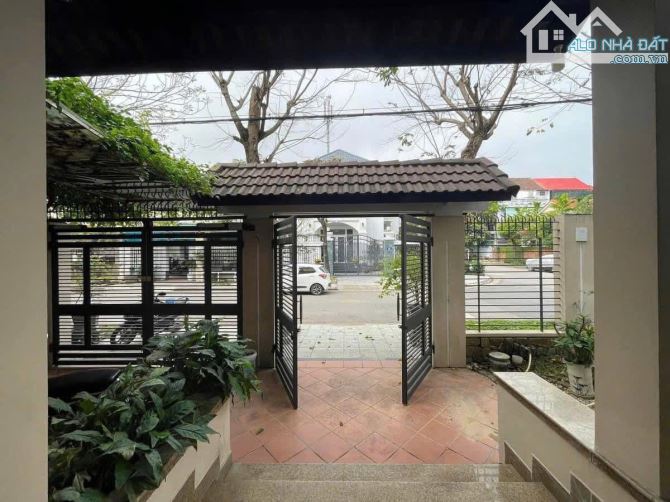 🔥🔥🔥🔥🔥Cho thuê biệt thự 2 mặt tiền đường PHAN VĂN TRƯỜNG VỸ DẠ TP HUẾ 300m2