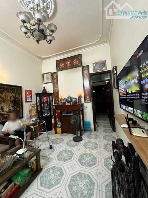 Bán nhà Đàm Quang Trung, Gara, đường thông, 82m2, 3 tầng, mt 4m, 13.6 tỷ, vuông vắn.