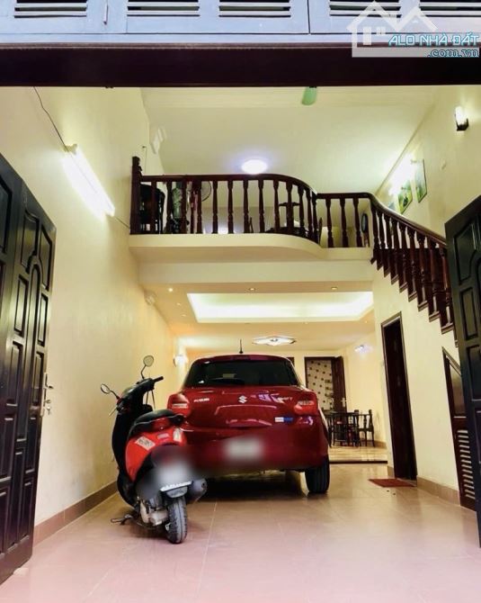 NHÀ NGHĨA ĐÔ- CẦU GIẤY- DÂN XÂY KIÊN CỐ- 3 Ô TÔ THỨC TRONG NHÀ- 85m- 17.x TỶ