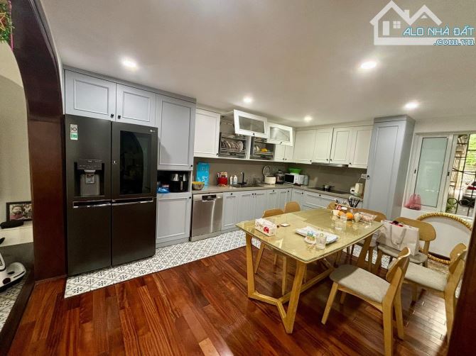MẶT PHỐ TRẦN QUỐC HOÀN CẦU GIẤY 20 TỶ DT 50M MT 4M 5T KINH DOANH ĐỈNH TRUNG TÂM CẦU GIẤY
