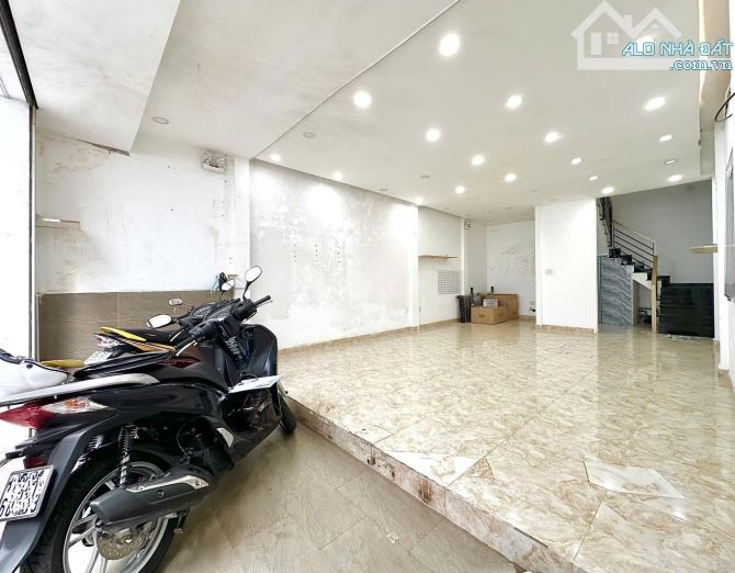 Giảm sâu 600tr nhà 2 tầng đường Võ Văn Kiệt Q1 55m2 chỉ hơn 8tỷ
