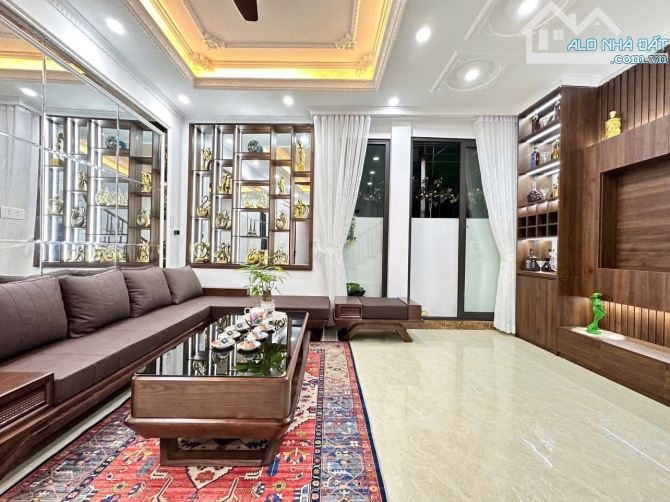 LÕI CẦU GIẤY – NHÀ ĐẸP 6 TẦNG – FULL NỘI THẤT – SÁT Ô TÔ – GIÁ NHỈNH 8 TỶ