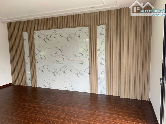 BÁN NHÀ LẠI YÊN - LÔ GÓC VIEW HỒ - 2 MẶT TIỀN - 5 TẦNG THANG MÁY - Ô TÔ VÀO NHÀ