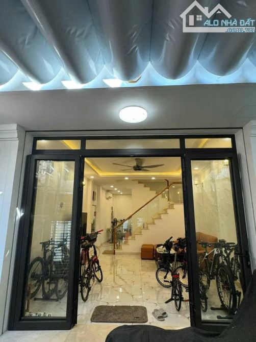 🏡 BÁN GẤP NHÀ ĐẸP 3 TẦNG KHU AN NINH TRẦN HƯNG ĐẠO Q1 – HẺM XE HƠI VIP, GIÁ TỐT!