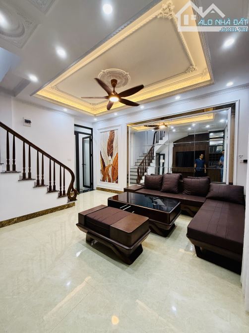 BÁN NHÀ ĐẸP CẦU GIẤY–6 TẦNG–34/40m²–NỞ HẬU–NHỈNH 8 TỶ