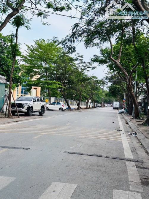 Biệt thự Thạch Bàn 271m, tiện ích, 22.6 tỷ