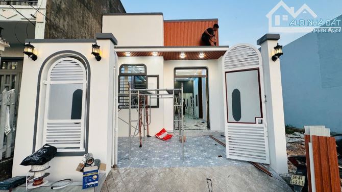 Nhà Cấp 4 Xây Riêng Lẻ 5 x 22m. Đường Xe ÔTô Sổ Hồng Riêng Giá Rẻ. Hướng Tây Bắc
