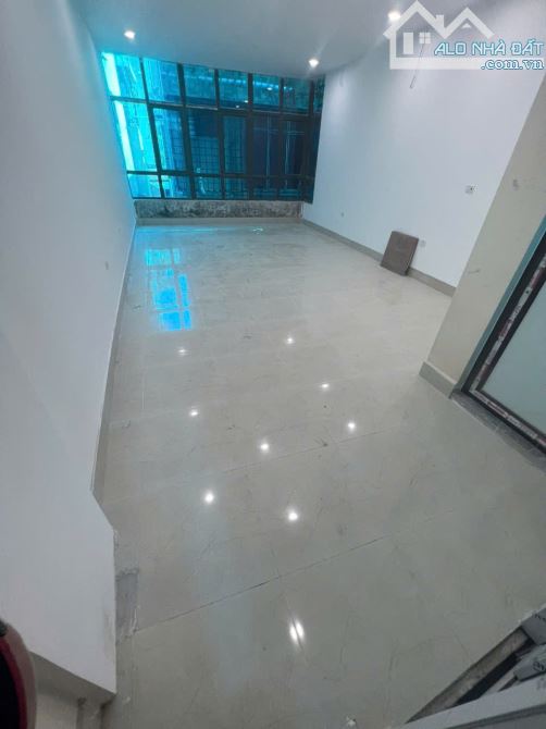 Cho thuê nhà mới xây 5 tầng, có thang máy Tôn Đức Thắng, Phường Văn Chương, Đống Đa 20tr