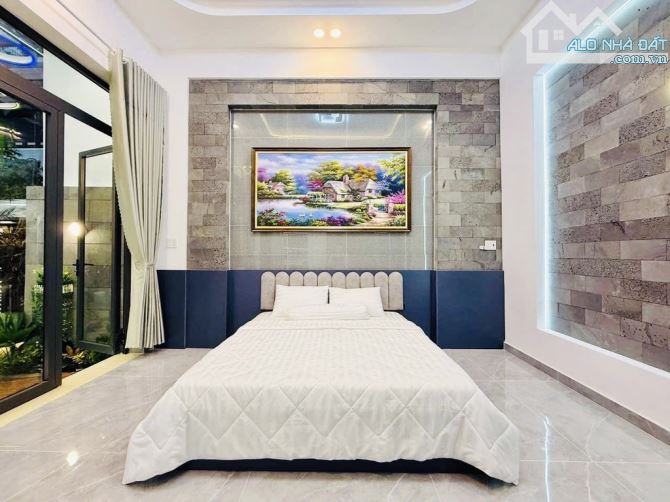 Biệt Thự Đẹp Như Resort Gò Vấp – Sân Đậu Ô Tô, Thang Máy, Hồ Koi – Giá Rẻ Bất Ngờ! - 10