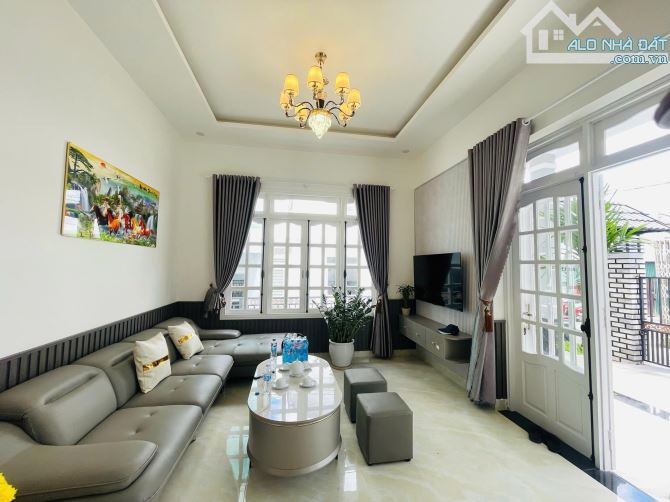 🏡  Bán Villa 3 Mặt Tiền Giá tốt Đường Nguyễn Siêu, P.7 Gần Chợ, Sân Ô Tô, Diện Tích Rộng - 10