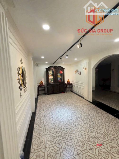 Bán tòa nhà 7 tầng gần đường Đồng Khởi, phường Tam Hiệp; sổ hồng 1400m2 sàn giá 19 tỷ - 10