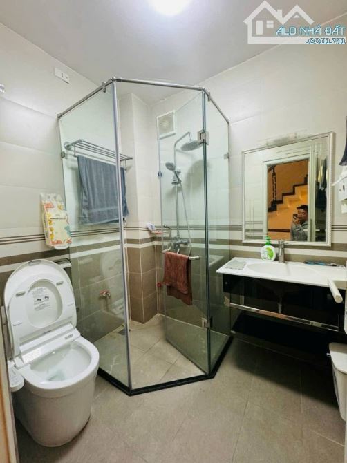ĐỐNG ĐA - NGÕ THÔNG KD - Ô TÔ 4 CHỖ QUA CỬA - 82M2 - 5T THANG MÁY - 6 NGỦ - CHỈ 25 TỶ - 11