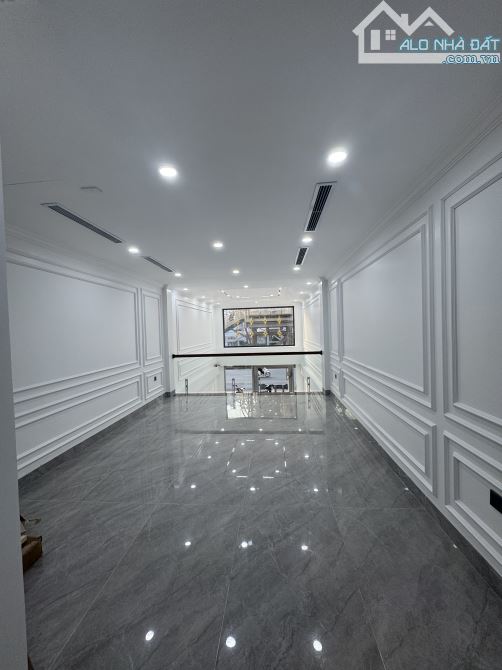 NHÀ MẶT PHỐ NGUYỄN VĂN CỪ - KINH DOANH, Ở - 7TẦNG THANG MÁY NHẬP KHẨU, NỘI THẤT SANG TRỌNG - 1