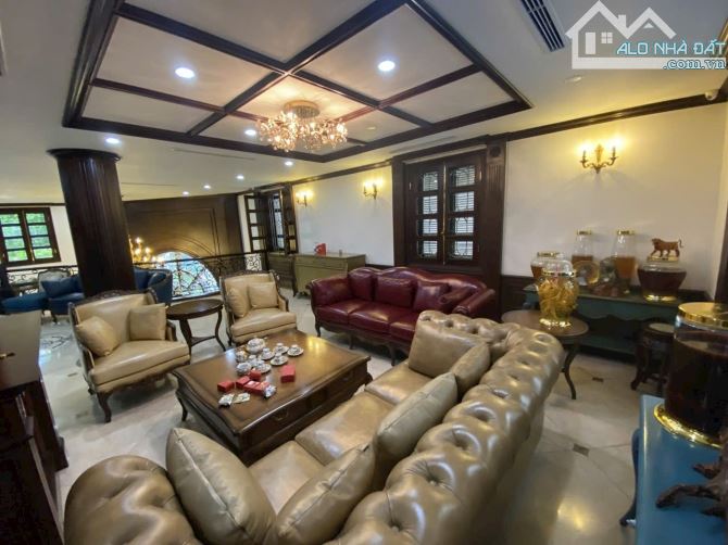 Cần Bán Gấp Biệt Thự Lô Góc 2 Mặt Tiền – Full Nội Thất Gỗ Nhập – Hiệp Bình Chánh- Thủ Đức - 1
