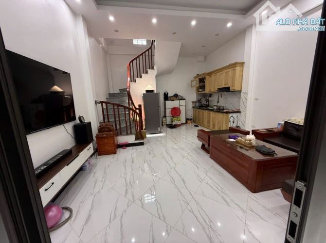 Nhà ngõ 15 Tả Thanh Oai,36m 4 tầng,4.5 tỷ cách trường Cao Đẳng 800 - 1
