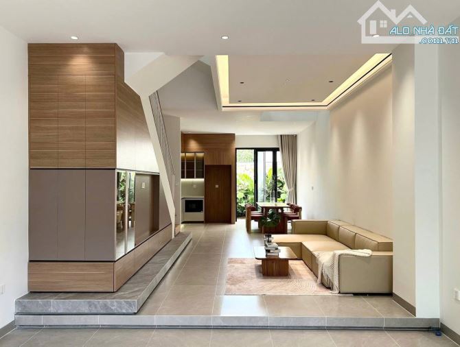 Bán Nhà 1 Trệt 2 Lầu Mặt Tiền Đường Nguyễn Thị Minh Khai 80M2 (5x16) - Giá: 12.5Tỷ - 1