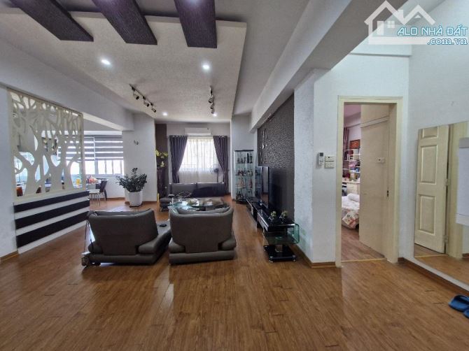 Hiếm - Bán gấp chung cư 25 Lạc Trung, Hai Bà Trưng - Lô góc - Đẳng cấp -150m2 - 12.59 tỷ