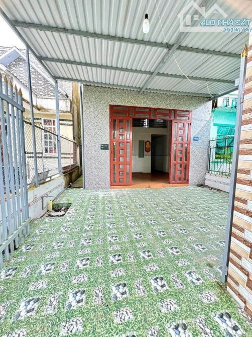 Bán gấp căn nhà cấp 4 hẻm Đặng thúc Vình, Hóc Môn, Giá 860 Triệu - 1