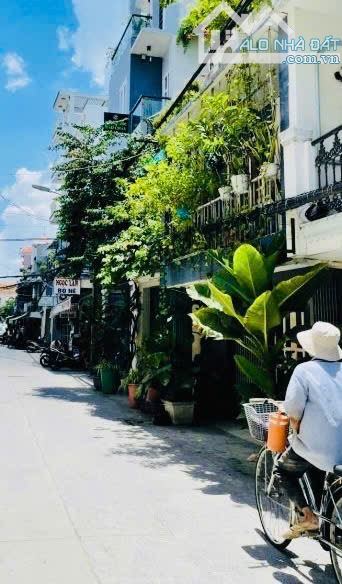 XE TĂNG ĐỖ CỬA THỬA TO DÀI MT 5M 106M2 (Ngang 4.95m dài như vô cùng tận) ĐẶC BIỆT : KHÔNG - 1