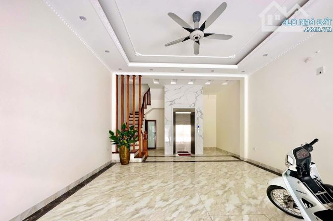 KIM ĐỒNG - PHÂN LÔ - Ô TÔ TRÁNH - VỈA HÈ - GARA Ô TÔ - THANG MÁY. - 1