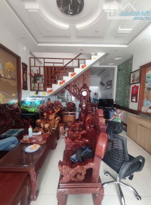 NHÀ ĐẸP HẺM NHỰA XE TẢI 3 TẦNG. VỊ TRÍ VÍP GẦN MT TRẦN THỊ NĂM. SHR FULL THỔ - 1