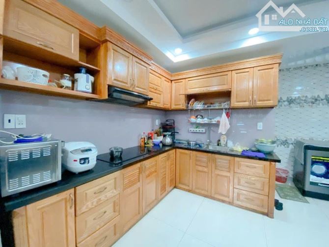 Ở NGAY! Bán Nhà Đẹp 3 Tầng Xe Hơi Thông Đặng Văn Ngữ, 64m2, 9.5 Tỷ - 1