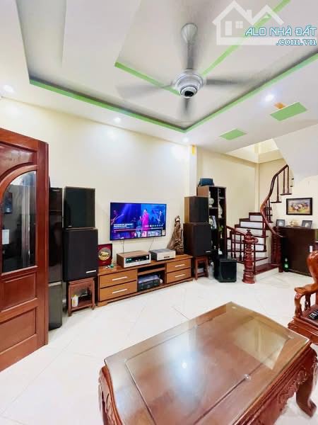 Bán nhà Đống Đa, kinh doanh sầm uất, ô tô vào nhà 19 tỷ - 1
