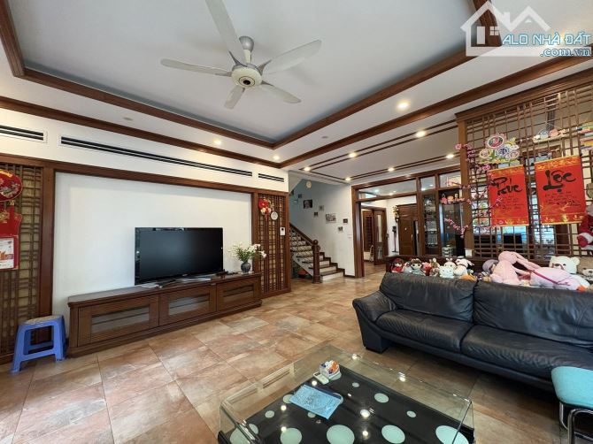 TRUNG KÍNH - DT 246M2 x 4T - MT 11,5M - 40 TỶ - GẦN PHỐ - Ô TÔ QUA NHÀ - AN SINH ĐỈNH - 1