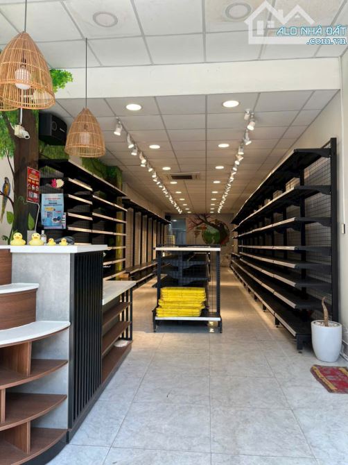 Cho thuê nhà 1T4L mặt tiền đường CMT8, trung tâm Biên Hoà. 4,2x32m 133m 4 lầu. Giá 25tr/th - 1