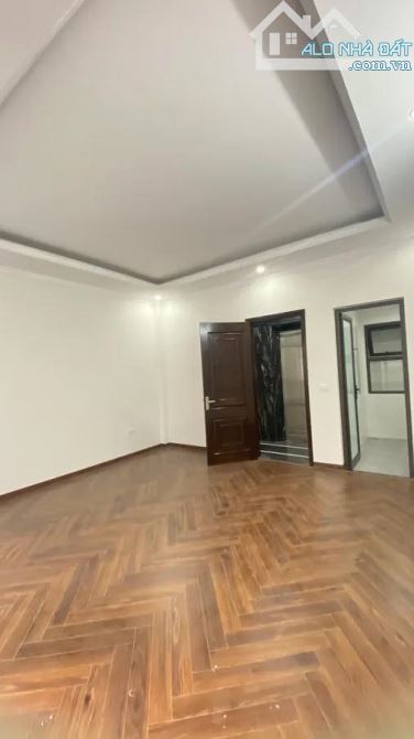 BÁN NHÀ PHỐ HOA LÂM 45M2 6T, MT 4.8M, Ô TÔ ĐỖ CẠNH NHÀ, GIÁ CỰC TỐT NHỈNH 8 TỶ - 1