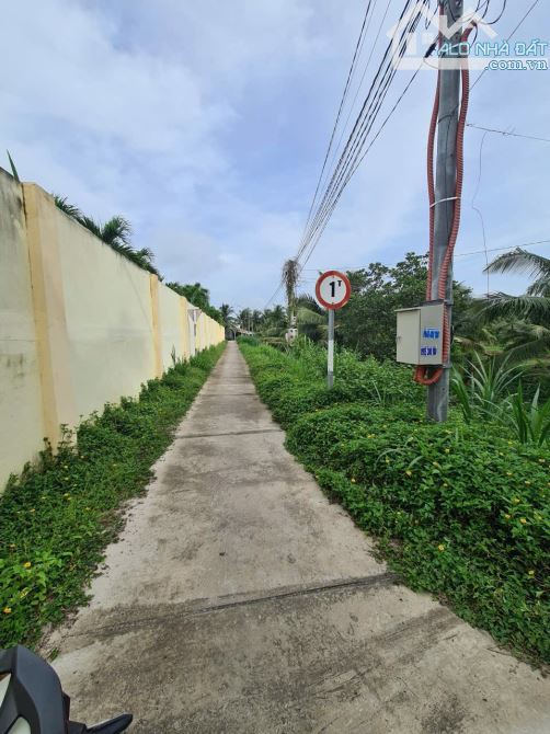 🌾 Cần bán 3200 m2 đất nhánh 30/4 ( sau lưng ĐỀN THỜ BÁC )  👍 Vị trí : thuộc Phường Long - 1