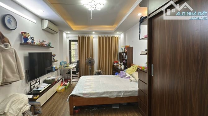Cần Bán nhà phố Nguyễn Đức Cảnh : Vị Trí Đẹp - Ô Tô Đỗ Cổng - Mặt Tiền Rộng - 1