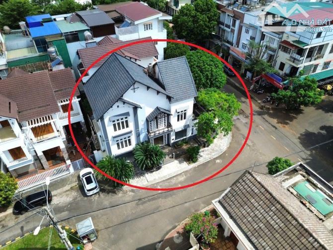 BIỆT THỰ GÓC 2 MẶT TIỀN - KHU VIP HIỆP PHÚC 👉🏻#24,5TỶ 📍 Vị trí đắc địa: Góc 2 mặt tiền - 1