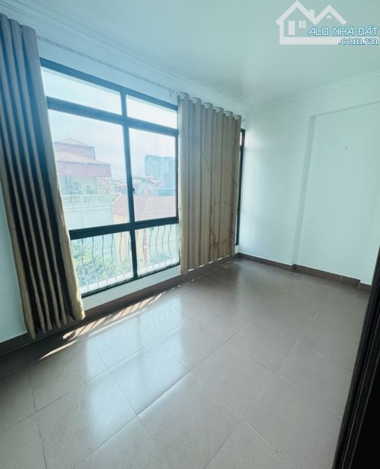 NHÀ NGHĨA ĐÔ- CẦU GIẤY- DÂN XÂY KIÊN CỐ- 3 Ô TÔ THỨC TRONG NHÀ- 85m- 17.x TỶ - 1