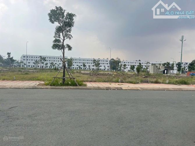 Kẹt tiền mới bán - Lô đất nắm chủ DT120m2, Ngay khu đô thị STC, View công viên. SHR - 1